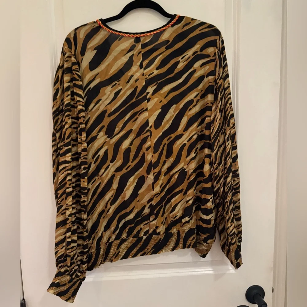 Women's Patrice Tiger Print Blouse - Picture 6 of 7